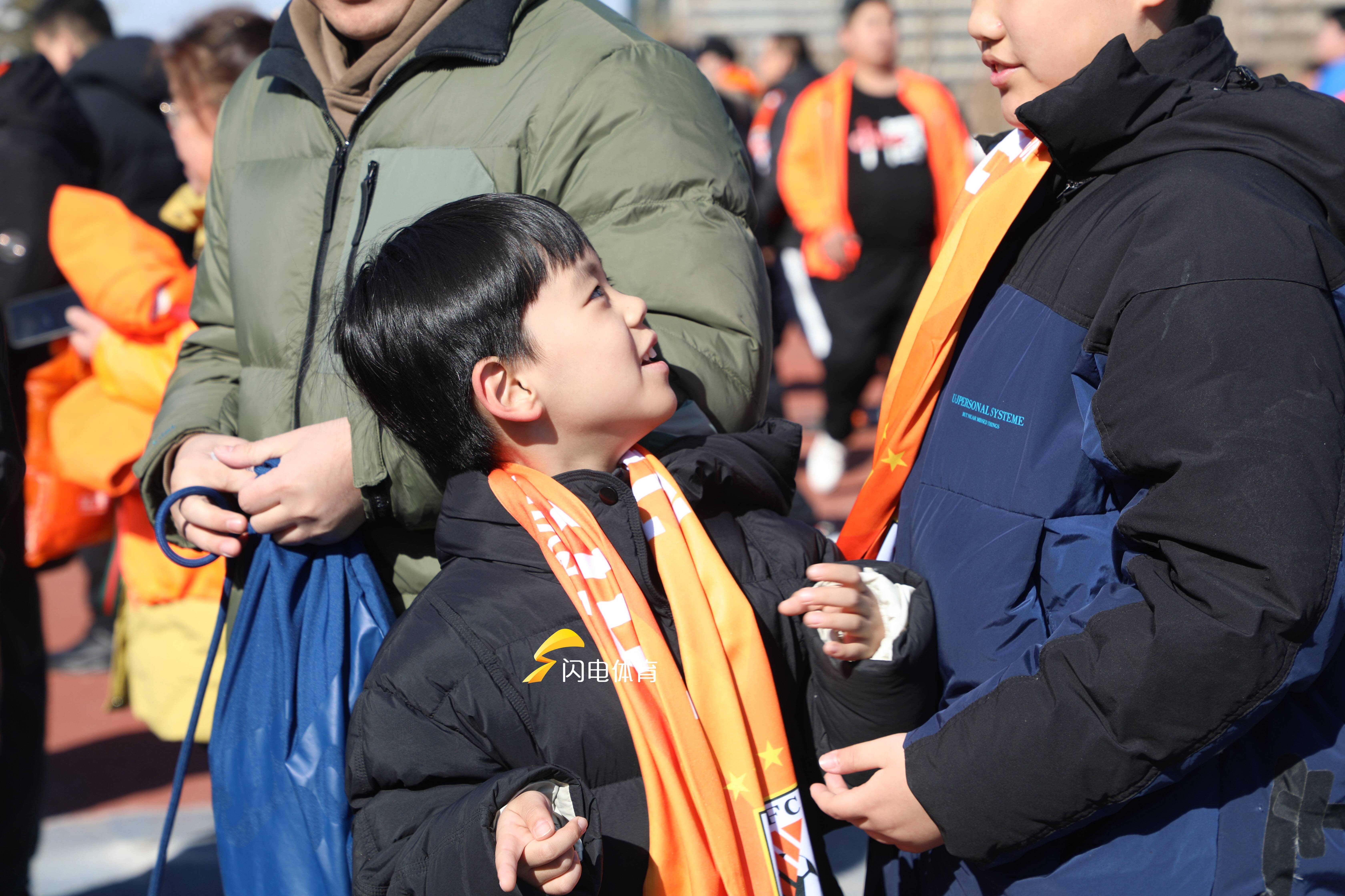 开云官网 -山东泰山迎欧联关键赛，今夜回应争议，目标明确，更衣室氛围转暖的简单介绍