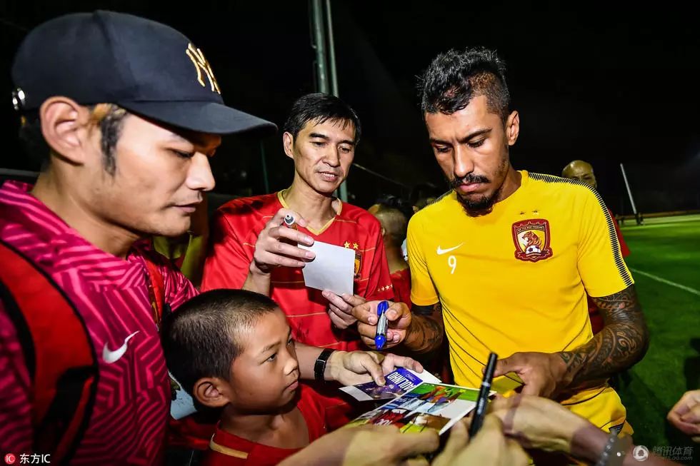 关于新疆广汇训练开放日;国际比赛日临场应变引欢呼;荷甲在即;高层口径保持一致的信息 关于新疆广汇训练开放日;国际比赛日临场应变引欢呼;荷甲在即;高层口径保持一致的信息