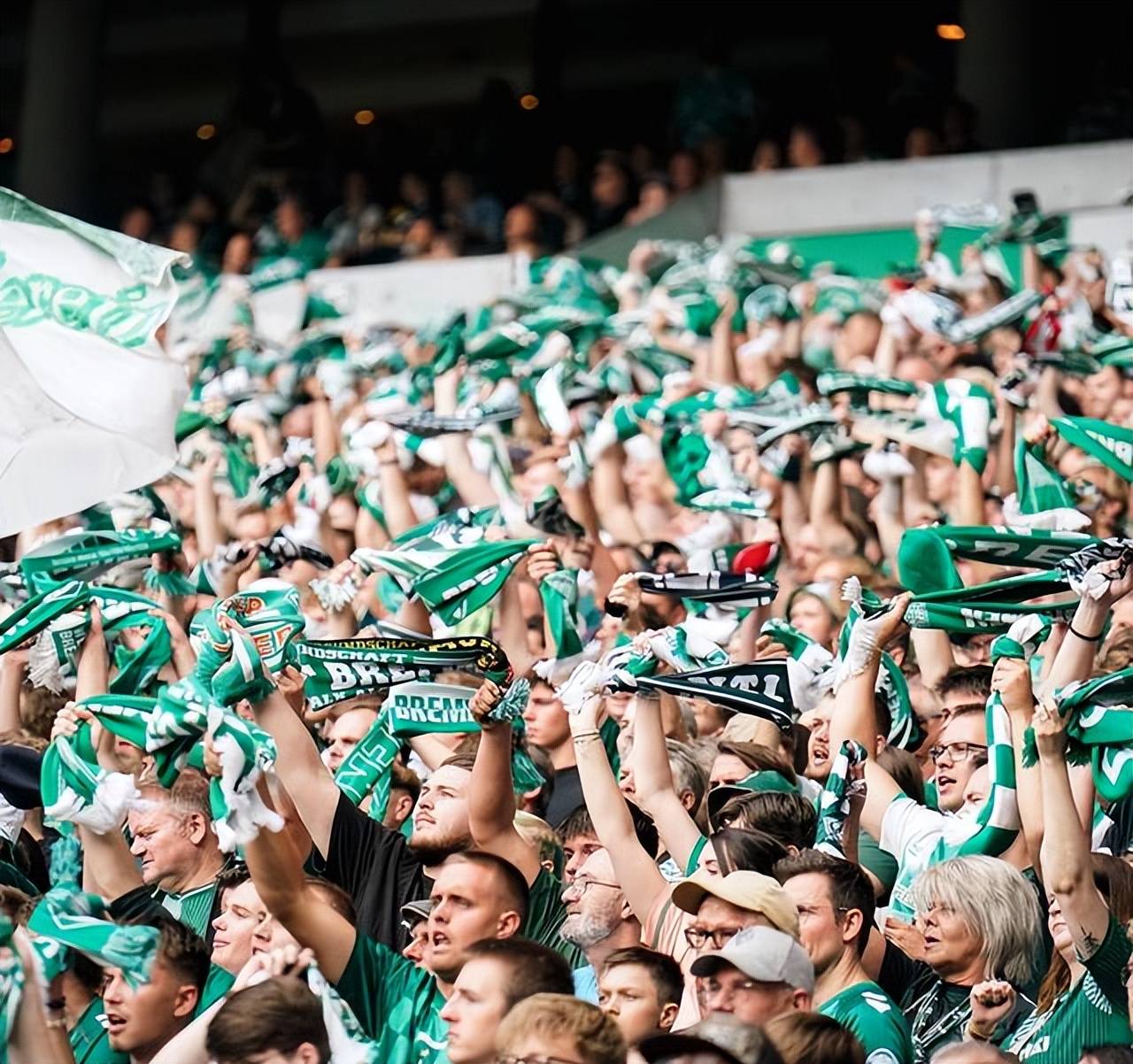 关于集结日德甲传出新动向，广州队遗憾出局，管理层表态——球迷炸锅，赛程密集仍需轮换的信息